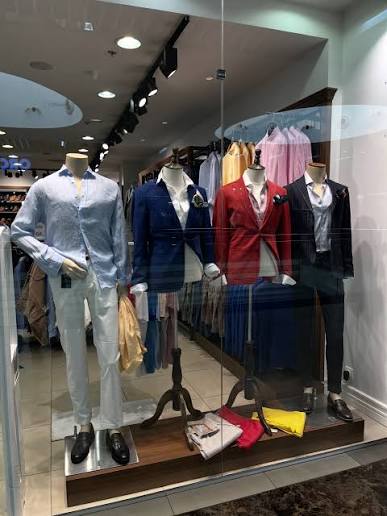 ✨ Élégance, style et raffinement vous attendent chez Enrico Rosetti. Découvrez des modèles pensés pour sublimer votre quotidien avec une touche de modernité. 👞👜 📍Centre Commercial & de Loisirs Es Senia. #EnricoRosetti #