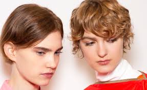 Dies sind die besten trendige kurzhaarfrisuren für 2020, die sowohl für sie als auch für ihren stil fantastisch sind. Diese Kurzhaarfrisuren Liegen 2020 Im Trend Bei Haaren