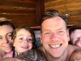 Alison Mansfield's Instagram, Twitter & Facebook