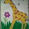 Pecahan kulit telur diolesi lem kemudian ditempelkan pada gambar kelinci di kertas. 1