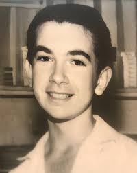 Amigos de Nostalgia también había otro juego familiar muy entretenido era  el de la Lotería con cartones y las bolas de madera con los números,  recuerdan Centro, Pinta, pata, Tres bolas y