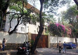 Sunny Deol Sunny Deol S Bungalow Is Located In The Same Locality As Amitabh Bachchan S Jalsa Celebrity Houses Bungalow Locations