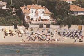 Il residence si trova subito fuori dal centro vicino ai principali centri termali di venturina. Appartamenti Al Mare