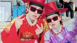 Usually i would wait to watch until the drama has finished being aired in korea.mr queen has a very good and funny storyline, of course, awesome casts, from the main. 5 Facts About Hilarious Korean Drama Mr Queen Kepoper