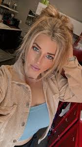 Veronica Yates's Instagram, Twitter & Facebook