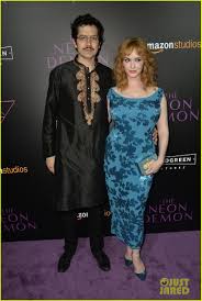 Elle Fanning Gets Support From Sis Dakota At Neon Demon Premiere!: Photo  3682897 | Bella Heathcote, Chiara Ferragni, Christina Hendricks, Dakota  Fanning, Elle Fanning, Geoffrey Arend, Jena Malone, Jeremy Scott, Keanu  Reeves,