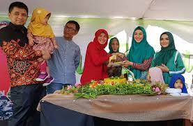 Dec 15, 2013 · ini dia sosok calon suami oki setiana dewi. Bisnis Bareng Suami Jadi Cara Oki Setiana Dewi Jaga Waktu Dengan Keluarga Okezone Celebrity