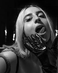 About — Amalia Valentine