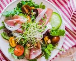 Salade Croquante Aux Crudites Et Au Jambon De Parme Pour Repas Avec Ses Beaux Parents Repas Recette Salade Idee Repas Midi