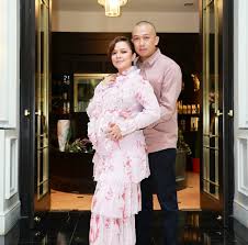 Tipu lah kan kalau taktau. Style Punya Pasal Boleh Tak Peduli Pakai Tumit Tinggi Nora Danish Buat Peminat Panik Kisah Dunia