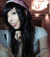 She has gained popularity there for her emo and anime themed makeup, fashion, and beauty tutorials. 46 Linzor Ideas Dimple Piercing Shannon Taylor Emo Scene