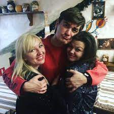 Гудков признался, что у него есть отношения, но деталями делиться не хотел с целью на вопрос, будет ли свадьба, александр ответил, что пока ее не будет, но намекнул на то, что они. Kto Takaya Aleksandra Gagarinskaya I Kakie U Nee Foto S Gudkovym Kliker