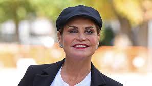 Simona ventura crederci sempre arrendersi mai. Simona Ventura Compie 56 Anni I Teneri Auguri Di Giovanni Terzi E Bettarini Dilei