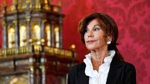 Brigitte bierlein, the head of the constitutional court, will now be tasked with forming a cabinet after the previous government collapsed over the ibizagate corruption scandal. Brigitte Bierlein Die Erste Frau Als Osterreichische Bundeskanzlerin Stern De