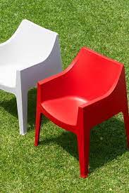 heerlijk relaxen in de zon met deze kunststof tuinstoel tuin en terras tuinstoelen tuin meubelen