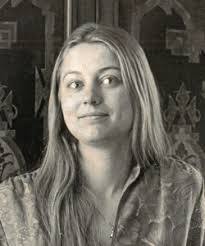 Gwen Mcintyre's Instagram, Twitter & Facebook