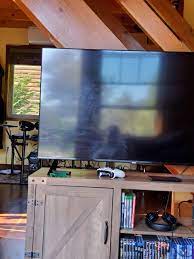 Samsung Q70R Qled Tv - We Have Tried To Clean This Ridiculous Smudge Off Of  Our Screen And Have Had Zero Luck. Is There A Trick To This? We Have Only  Used