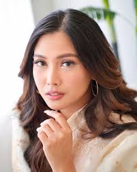 Aira Rivera's Instagram, Twitter & Facebook