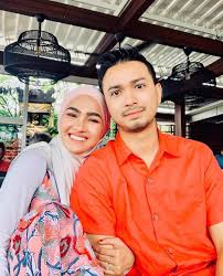Elfira dan suaminya faris telah bernikah pada 1 januari 2019 yang lalu. Rotikaya Apa Khabar Elfira Loy Dan Suami Hari Ini Facebook