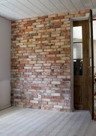 Eine Uralte Backsteinwand In Einem Neuen Haus So Geht S Heimatbaum Backsteinwand Backstein Neue Hauser