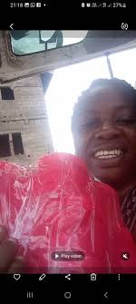 Good morning my dear sisters all over the world. Please I need my fins hugs  and also your ideas. I am the second child of my parents, I'm 24 and to  graduate