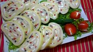 Unge o tava, pune hartie de copt unsa cu unt, apoi asaza in diagonala aluat in trei culori. Aperitiv Rapid RuladÄƒ De Cascaval Varianta 2 Youtube