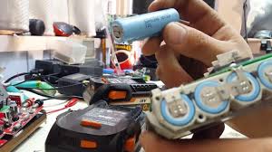 Who makes the best lithium ion cordless drill? Aeg Li Ion 12v And 18v Battery Tear Downs Liion Battery Talk Youtube