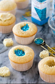 On their own, buttercream rosettes are such an easy and gorgeous way to decorate a cake. Gender Reveal Cupcakes Sugar Spun Run