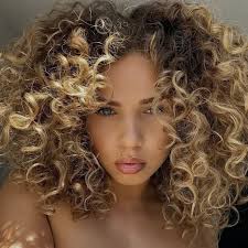 Laura Hussein (@laura_hussein) • Threads, Say more