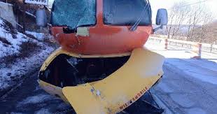 No one was injured, but the car suffered some serious. Oscar Mayer Wienermobile Crash Giant Hot Dog On Wheels Slams Into Pole Cbs News