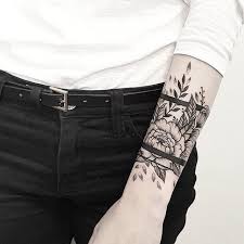 Floral Bracelet Dekuji Za Navstevu Bracelet Dekuji Floral Navstevu In 2020 Tattoos Wrap Around Wrist Tattoos Arm Band Tattoo