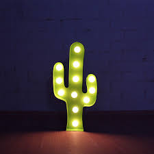 This Warm Led Lit Metal Cactus Light Is The Perfect Way To Bring A Little Wild Http Amzn To 2quw7y8 Deco Lumineuse Marquise Veilleuse