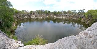 Par la rédaction de l'etudiant, publié le 27 août 2018. Le Lac D Otjikoto Namibie Et Le Lac Des Rives Causse Du Larzac Aveyron Une Doline Et Un Polje Inondes Planet Terre