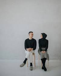 Prewedding outdoor casual jika tak ingin mengambil foto di dalam ruangan, kamu bisa memanfaatkan alam sekitar untuk mengambil foto yang satu ini. 10 Ide Foto Prewedding Casual Yang Effortless Dan Anti Ribet Wedding Market