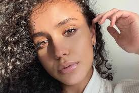 See full list on wikihow.com Tiktok S New Makeup Trend Is Fake Dark Circles Hypebae