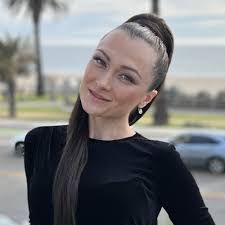 Liz Calo's Instagram, Twitter & Facebook