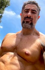 Diário Dos Famosos Nus: 150 Fotos De Homens Famosos Pelados - Volumes Famosos  Nus