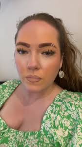 Emily Burt (@emilyburrrt)