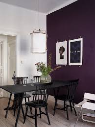 Un Mur Violet Murs Violets Couleur Mur Idees De Decor