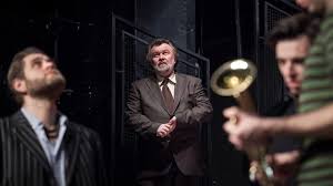 Azt mondja, a színházigazgatás szolgálat, és nem tudja, ki követi majd a direktori székben. Csuja Bence Nlc