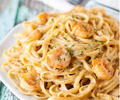 Aggiungere i gamberetti per farli insaporire, salare e aggiungere il vino bianco per sfumare il tutto. Ricetta Linguine Alla Crema Di Gamberi Senza Panna E Senza Burro