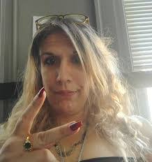 Karen Mckown's Instagram, Twitter & Facebook