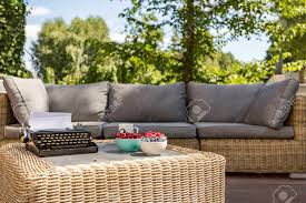 I spent 2 months doing my research on an outdoor sofa set. Bild Eines Freienrattanmobel Sofa Und Couchtisch Lizenzfreie Fotos Bilder Und Stock Fotografie Image 62010585