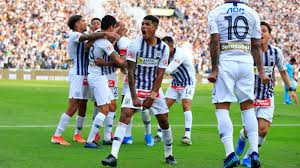 Alianza lima fans reacted after the club accused an evangelical church of an invasion of their property. Alianza Lima Pasa A La Final Tras Empatar 1 1 Ante Cristal Tvperu