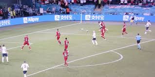 L'inghilterra parte col favore del pronostico e con l'entusiasmo di wembley ma a passare in vantaggio sono proprio i danesi con una splendida punizione di damsgaard al 30′. Niv5rfniawlcrm