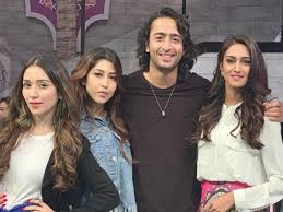 21.12.2020 · erica fernandes and shaheer sheikh's kuch rang pyar ke aise bhi to return for a third season. Shaheer Sheikh Reunites With Former Female Co Stars Erica Fernandes And Sonarika Bhadoria In Indonesia Times Of India