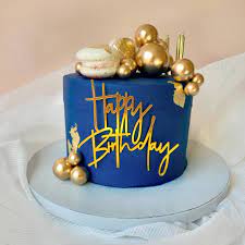 💙💙💙 Such a simple yet elegant style. I love how the gold details pop in  the Royal Blue Buttercream. #birthday #birthdaycake #cakeoftheday  #cakeofinstagram #honeycakesandcupcakes #arizonabaker #cakestyle  #cakedecorating