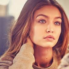 Adrianna Adams's Instagram, Twitter & Facebook