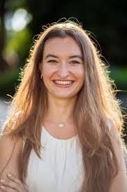 Jessica Holcombe's Instagram, Twitter & Facebook