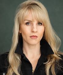 Laura Breen's Instagram, Twitter & Facebook